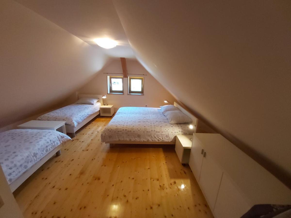 Pocitniska Hisa Pri Kustrcu Appartement Grahovo ob Baci Buitenkant foto