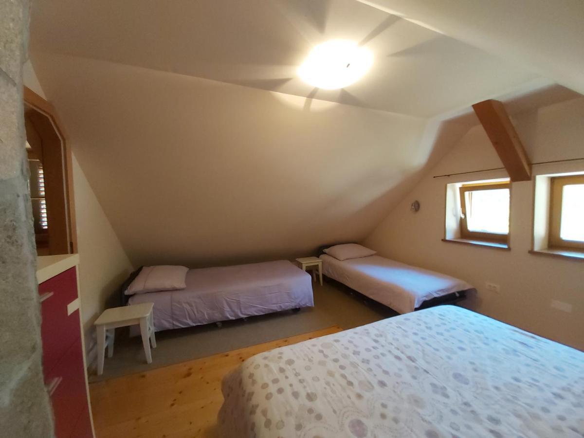 Pocitniska Hisa Pri Kustrcu Appartement Grahovo ob Baci Buitenkant foto